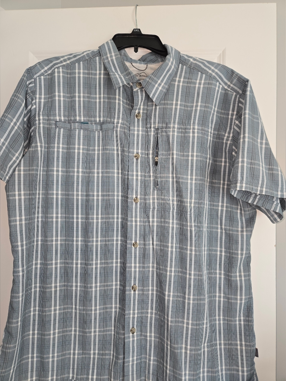 Eddie Bauer Shirt Mens XL greenish/ Blue  Plaid Button Up.